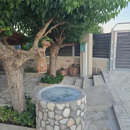 בית נופש Ktima Rodies In Neochori Zacharo